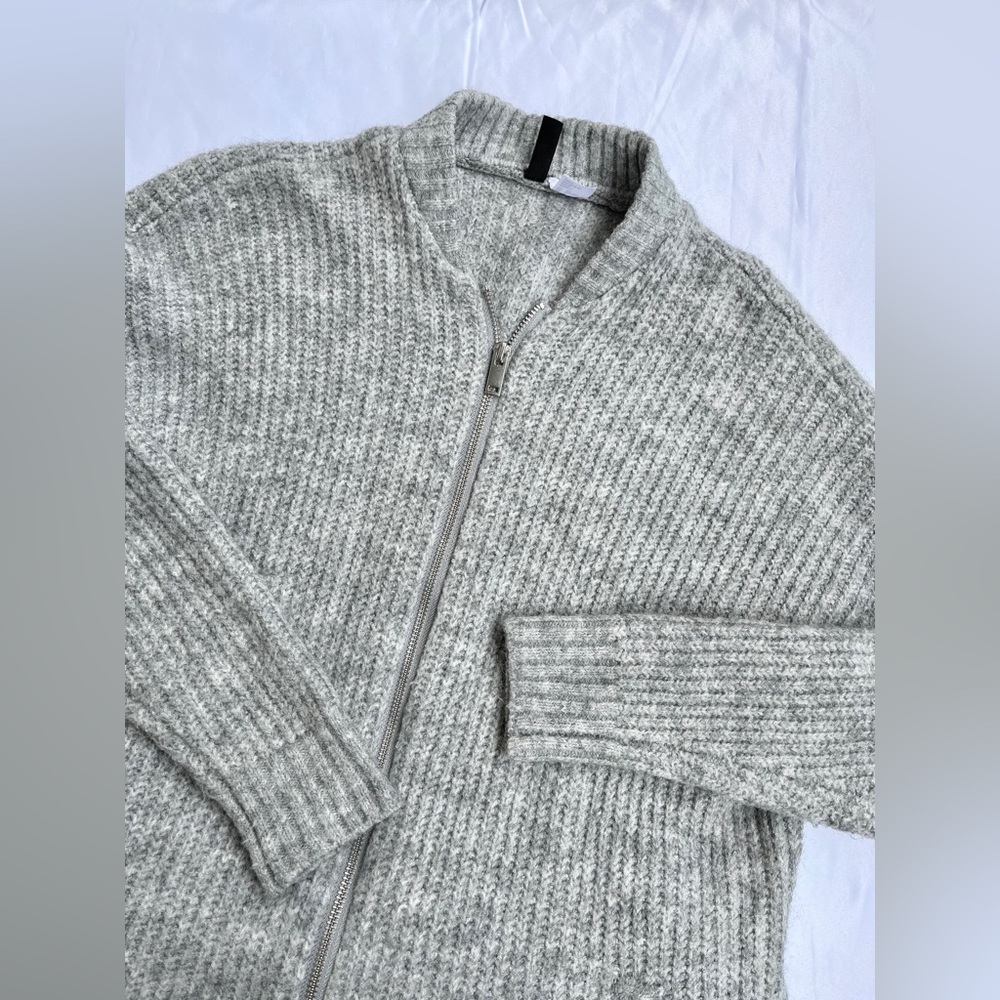 H&M | Ribbed Knit Zip Sweater - Picture 4 of 16